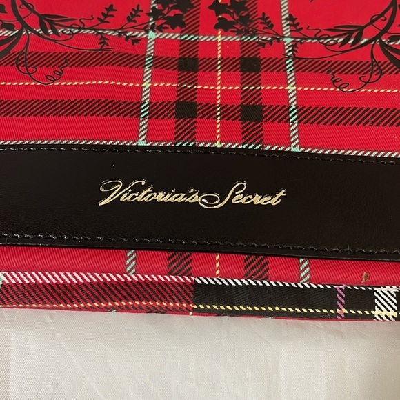 Victoria Secret plaid and botanical hand bag - Picture 2 of 13